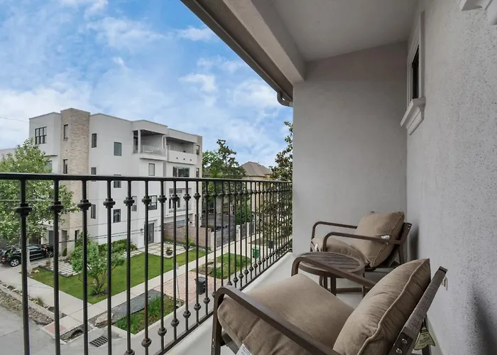 Modern, Luxury Home, 3Bedroom, 3Baths Houston, Nrg Stadium