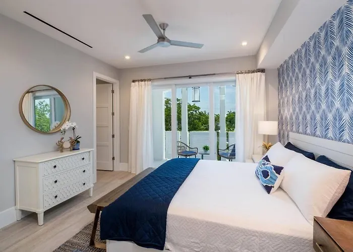 Islamorada Modern Penthouse With Private Beach