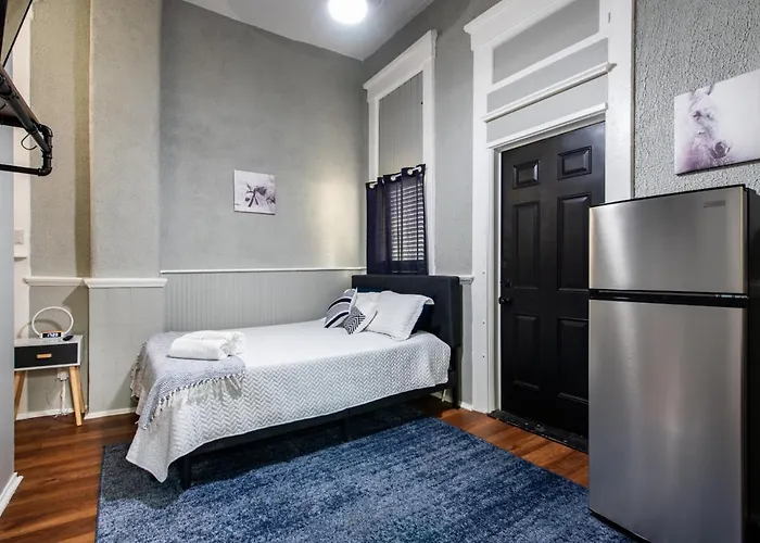 Suite Near Downtown Louisville, Ky - Suite IV