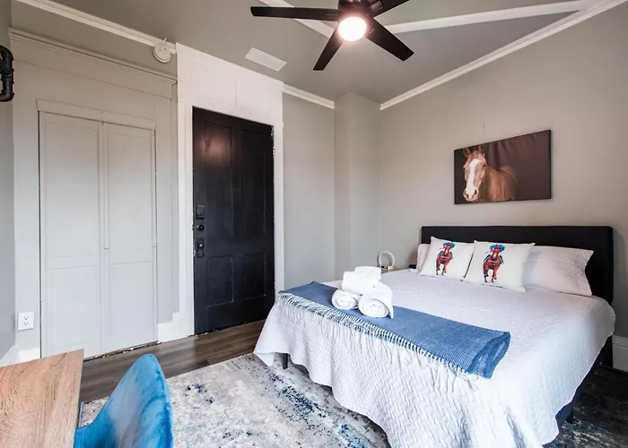 Suite Near Downtown Louisville, Ky - Suite VII