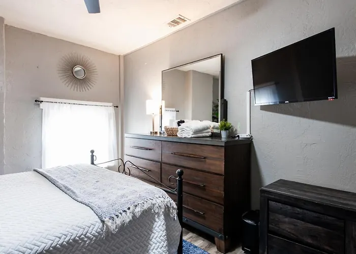 Suite Near Downtown Louisville, Ky - Suite XII