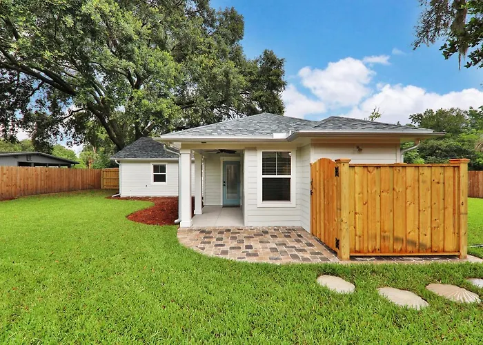 Live Oak Hideaway House