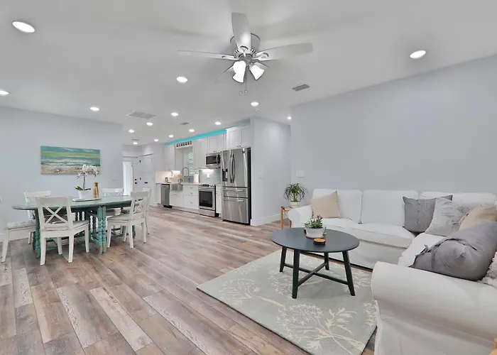 Live Oak Hideaway House