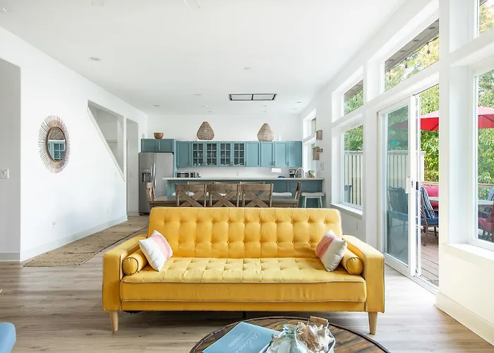 Modern Retreat W/ Stunning Views & Hot Tub