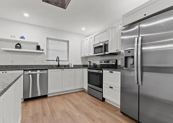 Gainesville-Newly Remodeled Home