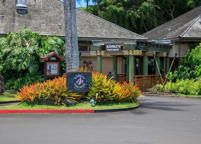 1Br 1Ba Kahala Tropical Dream, Pool, Garden View 513