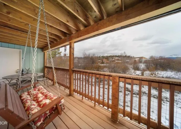 Riverside Retreat In Funky Fraser On Train, Bike And Bus Routes