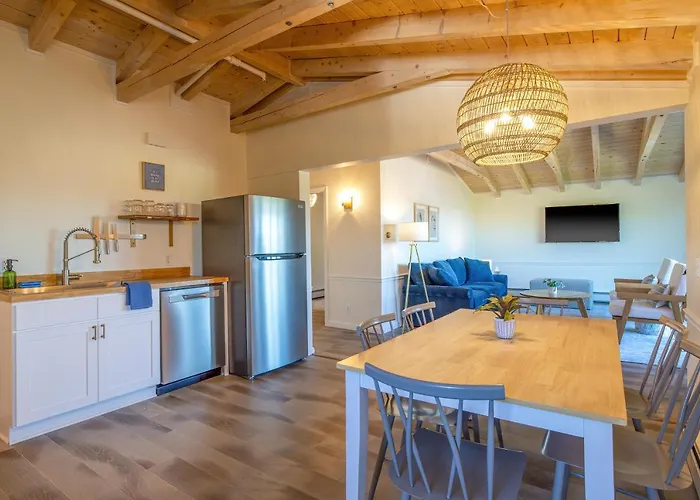 Top Floor Condo W/ Ocean Views Admirals Quarters