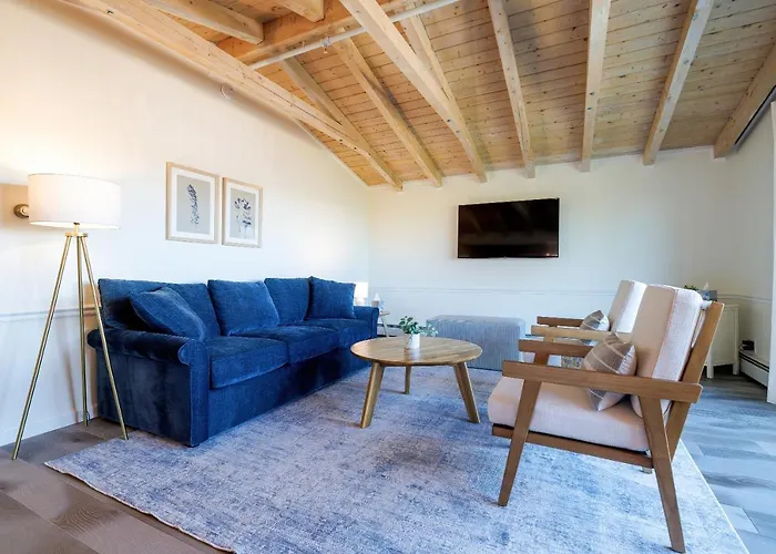 Top Floor Condo W/ Ocean Views Admirals Quarters