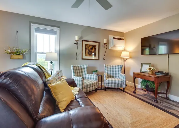 Updated Cotter Cottage: Walk To White River!