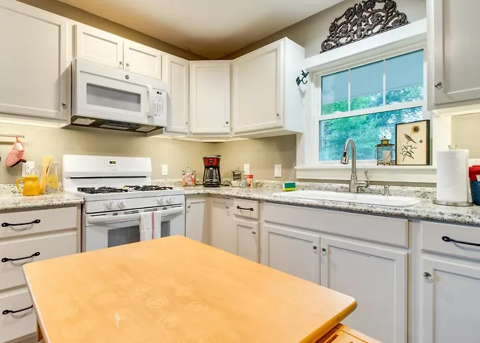 Updated Cotter Cottage: Walk To White River!