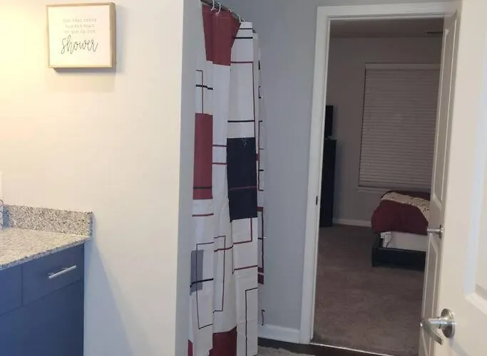 Stylish And Spacious, Close To The Hospital.