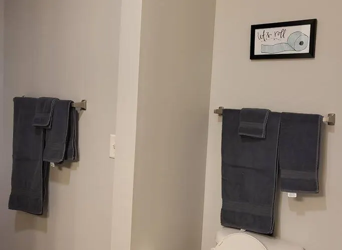 Stylish And Spacious, Close To The Hospital.