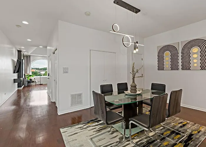 The Penthouse, Lux Stay Near Downtown, Uofc & Lake