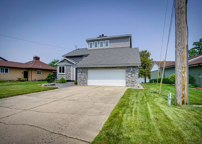 Lakefront Syracuse Home W/ Deck & Private Dock!