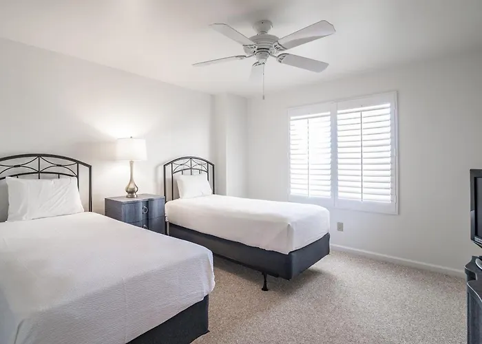 Seaside Escape 3-Br Stunning Ocean Views