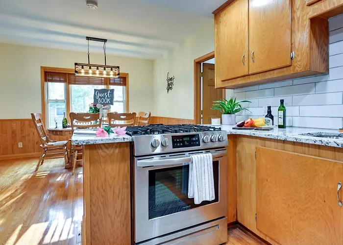 Grand Blanc Rental W/ Gas Grill & Private Yard