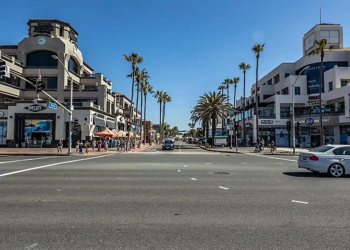 The White Beach House Of Huntington