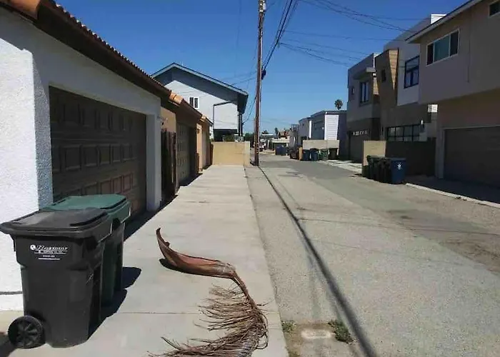 The White Beach House Of Huntington