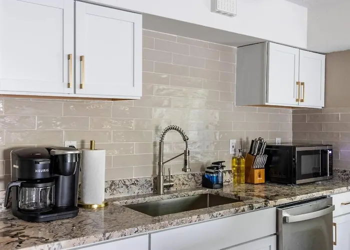 Newly Listed! Westlake Stylish