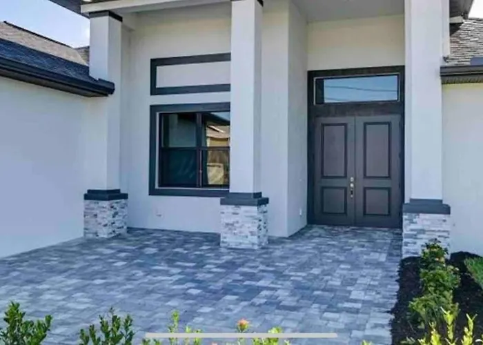 Newly Built Villa Ballerina With Heated Pool And Incredible View Into Beautiful Arrowheadcanal