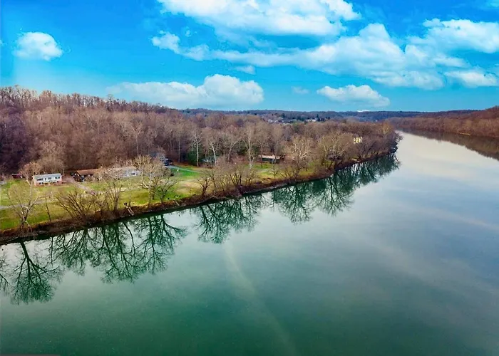 Riverfront House In Harpers Ferry