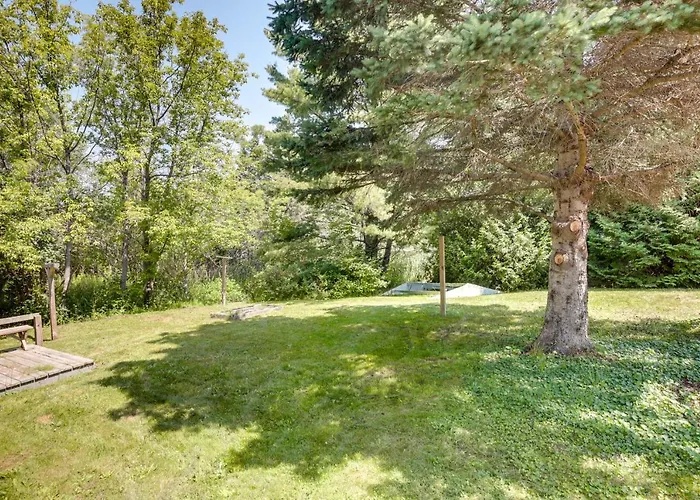 Pet-Friendly Michigan Getaway W/ Porch & Kayaks!
