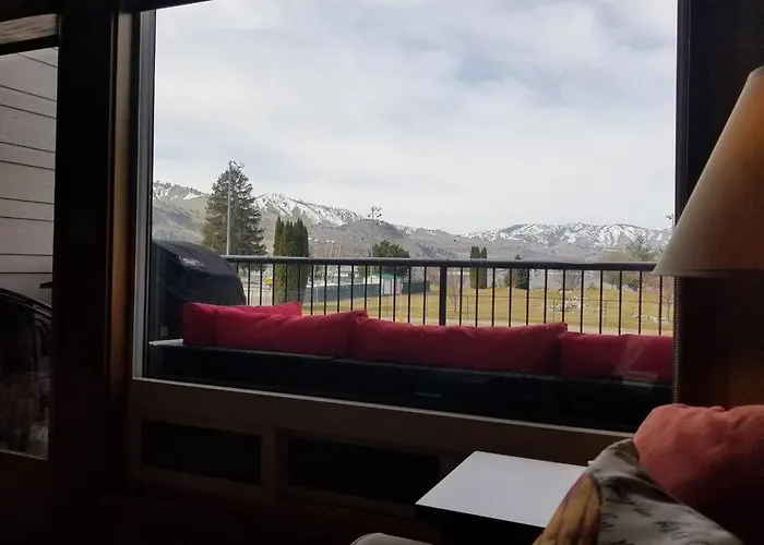 Lake Chelan View Condo In Downtown Near Beach!