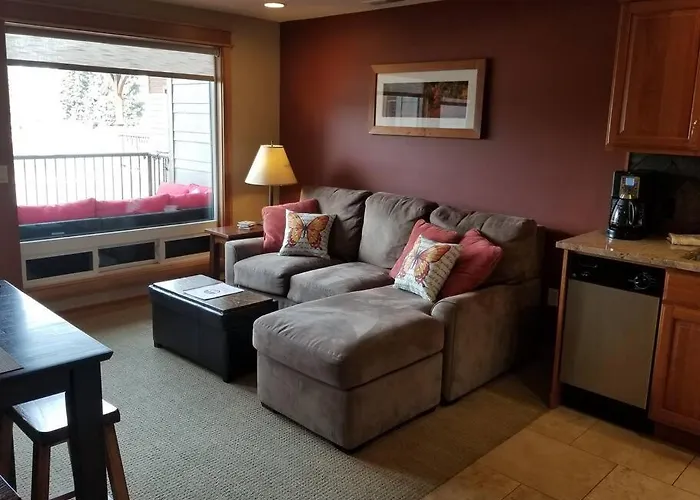 Lake Chelan View Condo In Downtown Near Beach!