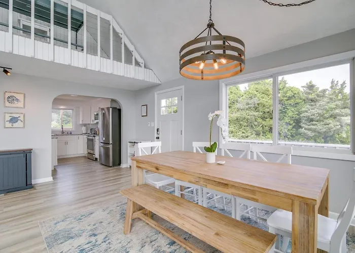 Serene Mattapoisett Home W/ Private Beach Access!
