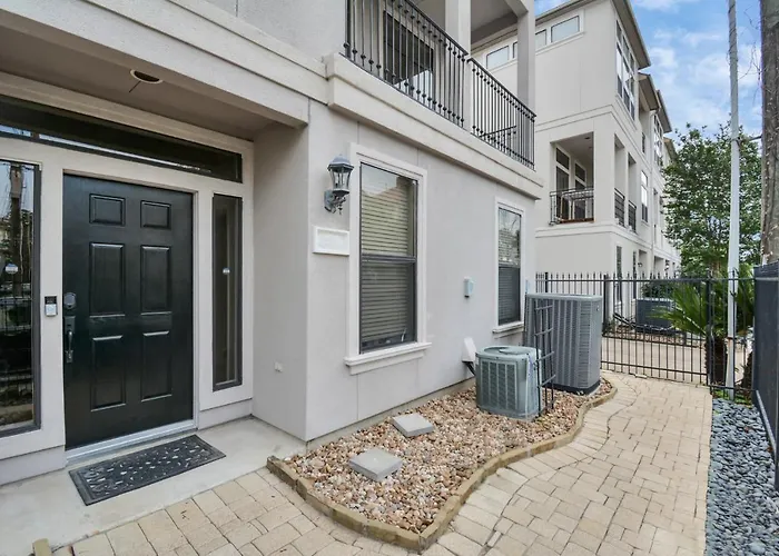 Modern, Luxury Home, 3Bedroom, 3Baths Houston, Nrg Stadium