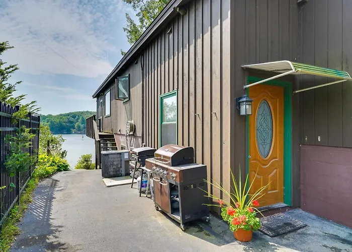 1902 Family Lakehouse: Screened Porch & Views