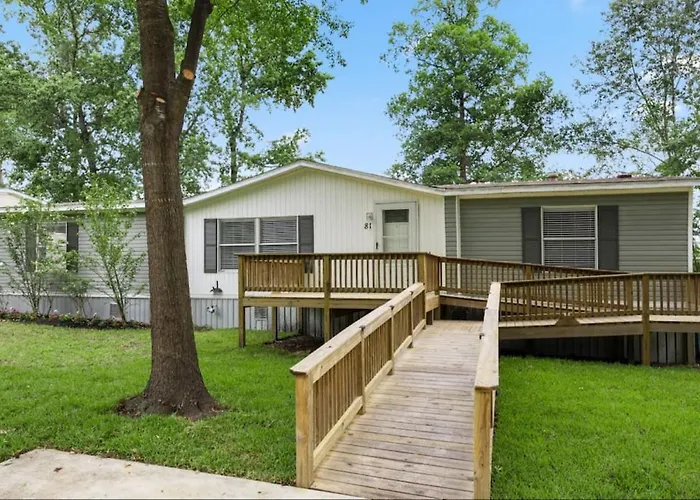 Accessible 3Br Home Sleeps 12, Pet-Friendly, Near Lake Conroe