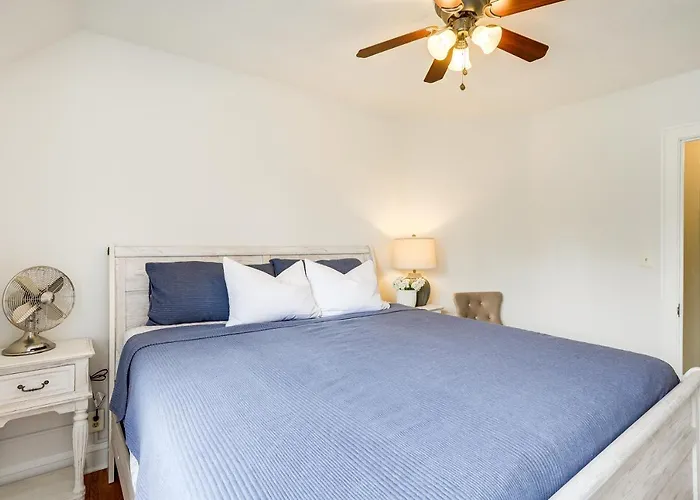 Charming South Bend Retreat ~ 1 Mi To Notre Dame!