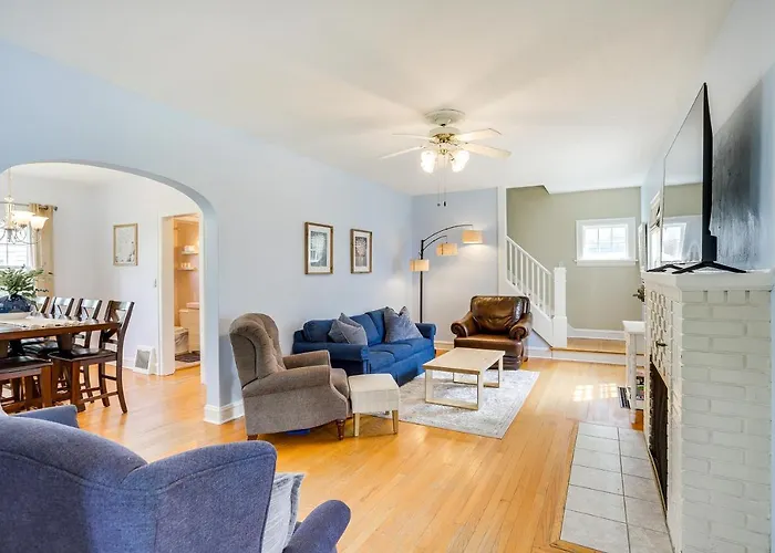 Charming South Bend Retreat ~ 1 Mi To Notre Dame!