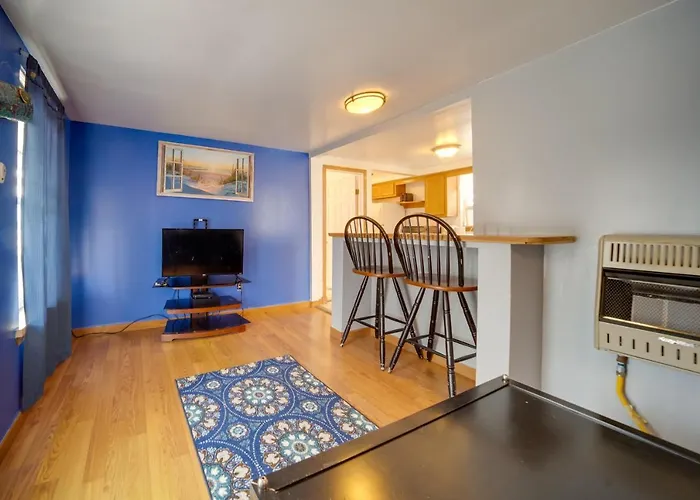 Pet-Friendly Lake Erie Cottage - Walk To The Water