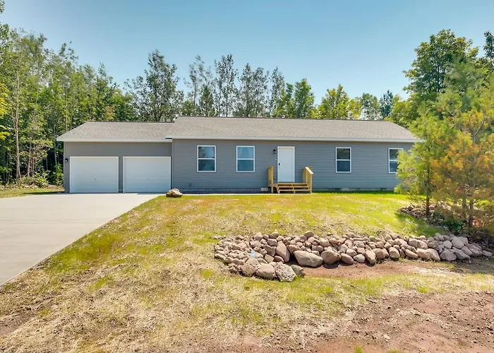 Wooded Hancock Home Near Ski & Snowmobile Trails!