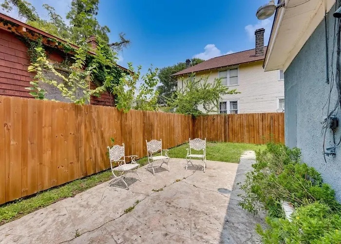 Pet Friendly Home In Historic Springfield Near Tiaa