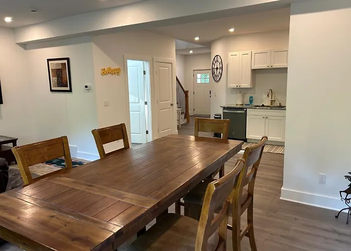 New 3 Bedroom - Thoroughbred Farm & Lake Views!