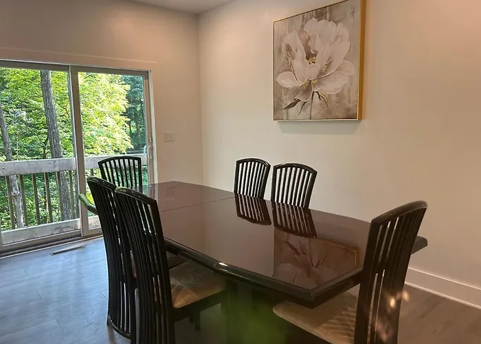 New 3 Bedroom - Thoroughbred Farm & Lake Views!