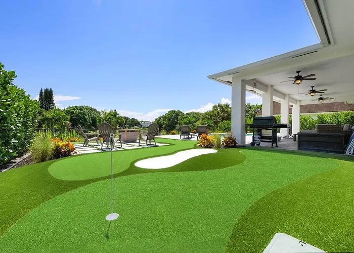 Mini Golf Course*Heated Saltwater Pool*Lakeview!