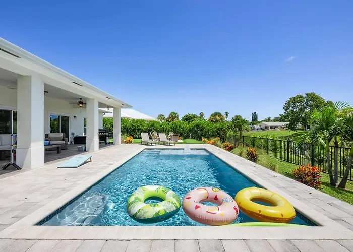 Mini Golf Course*Heated Saltwater Pool*Lakeview!