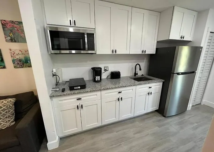 Port Saint Lucie A Little Piece Of Heaven- Peaceful Lake View Apartment- 1 Min From I95 And Turnpike