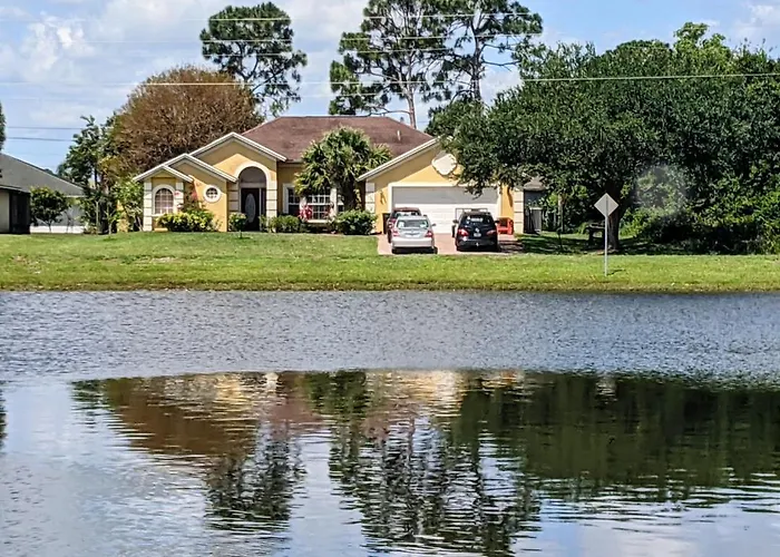 A Treasure Coast Gem- Private Entrance And Private Bathroom