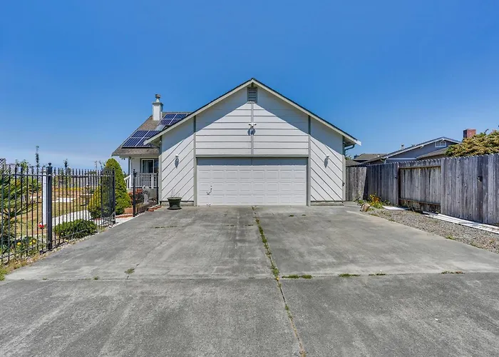 Seaside Eureka Vacation Rental W/ Bay Views!