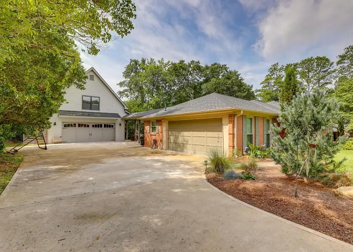 Cozy Covington Studio Rental Near Historic Square!
