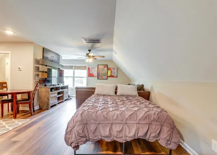 Cozy Covington Studio Rental Near Historic Square!