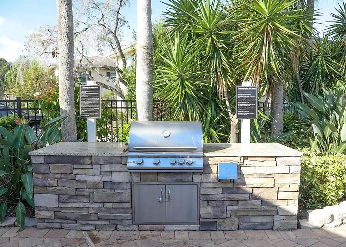 Sunnyside Palms - 2Br, Poolside, 5 Min To Beach