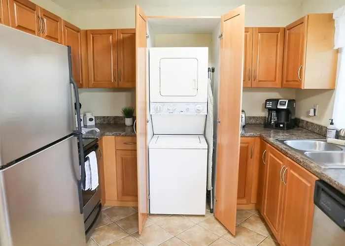 Sunnyside Palms - 2Br, Poolside, 5 Min To Beach