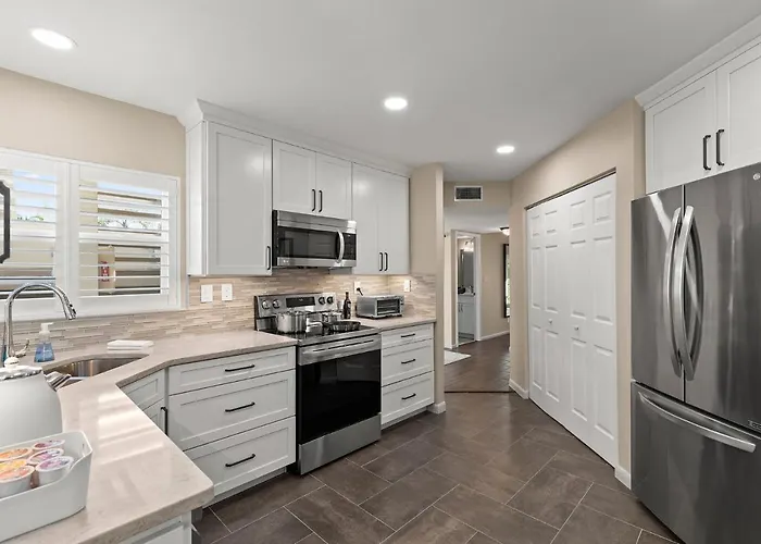Newly Updated St. Pete 2-Br Condo On Isla Del Sol